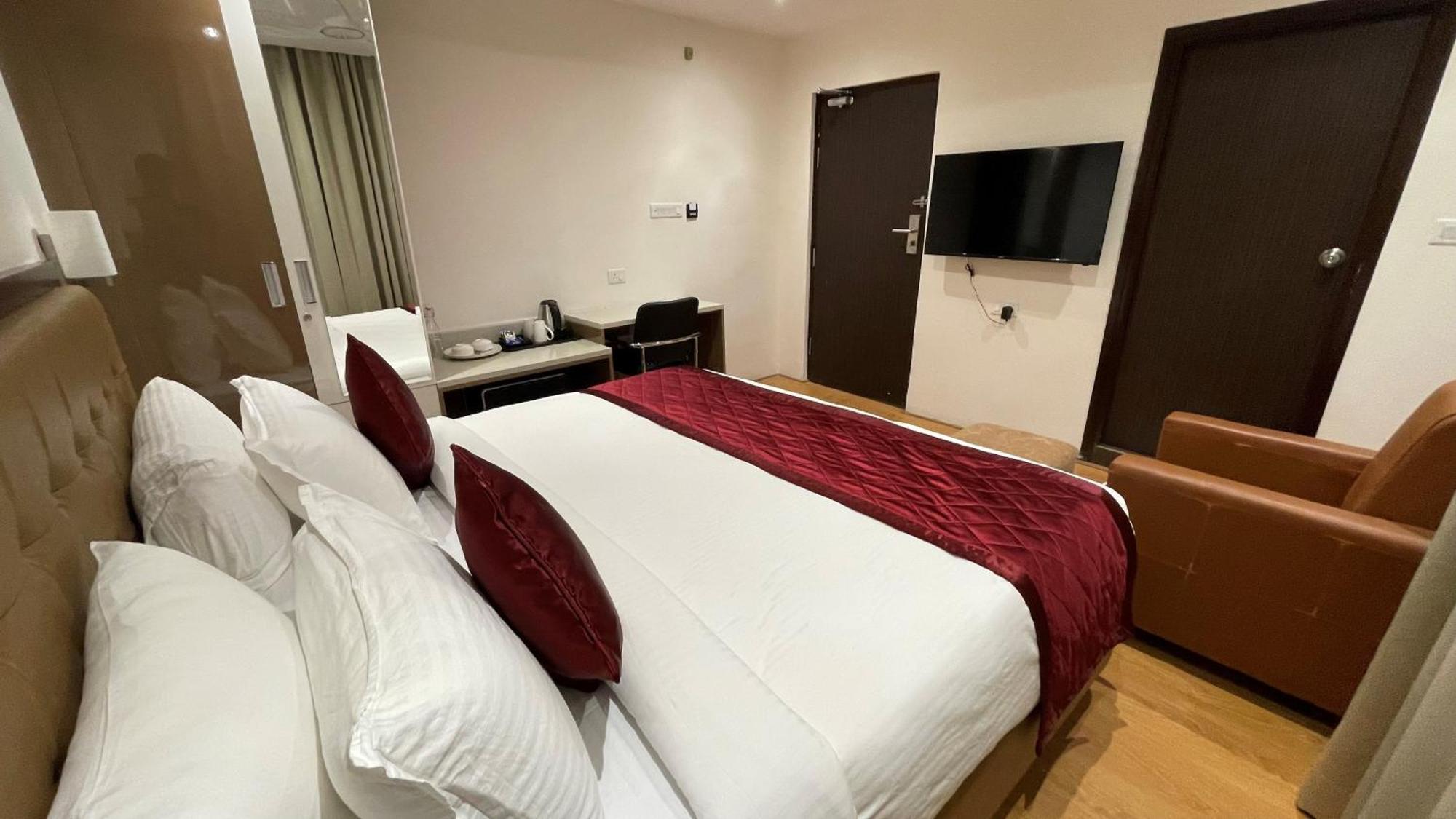 Hotel Silver Cle Hyderabad Eksteriør billede