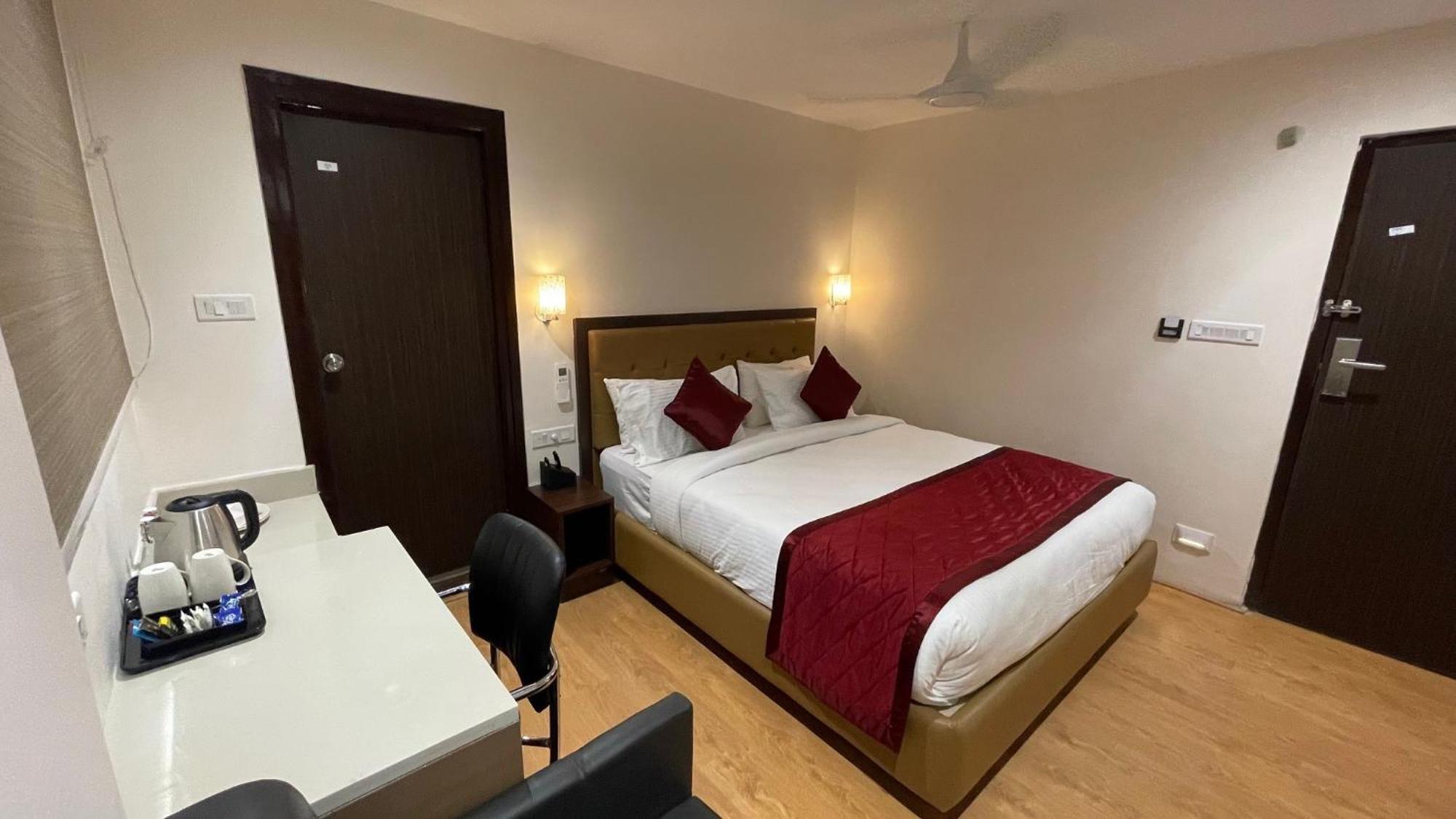 Hotel Silver Cle Hyderabad Eksteriør billede