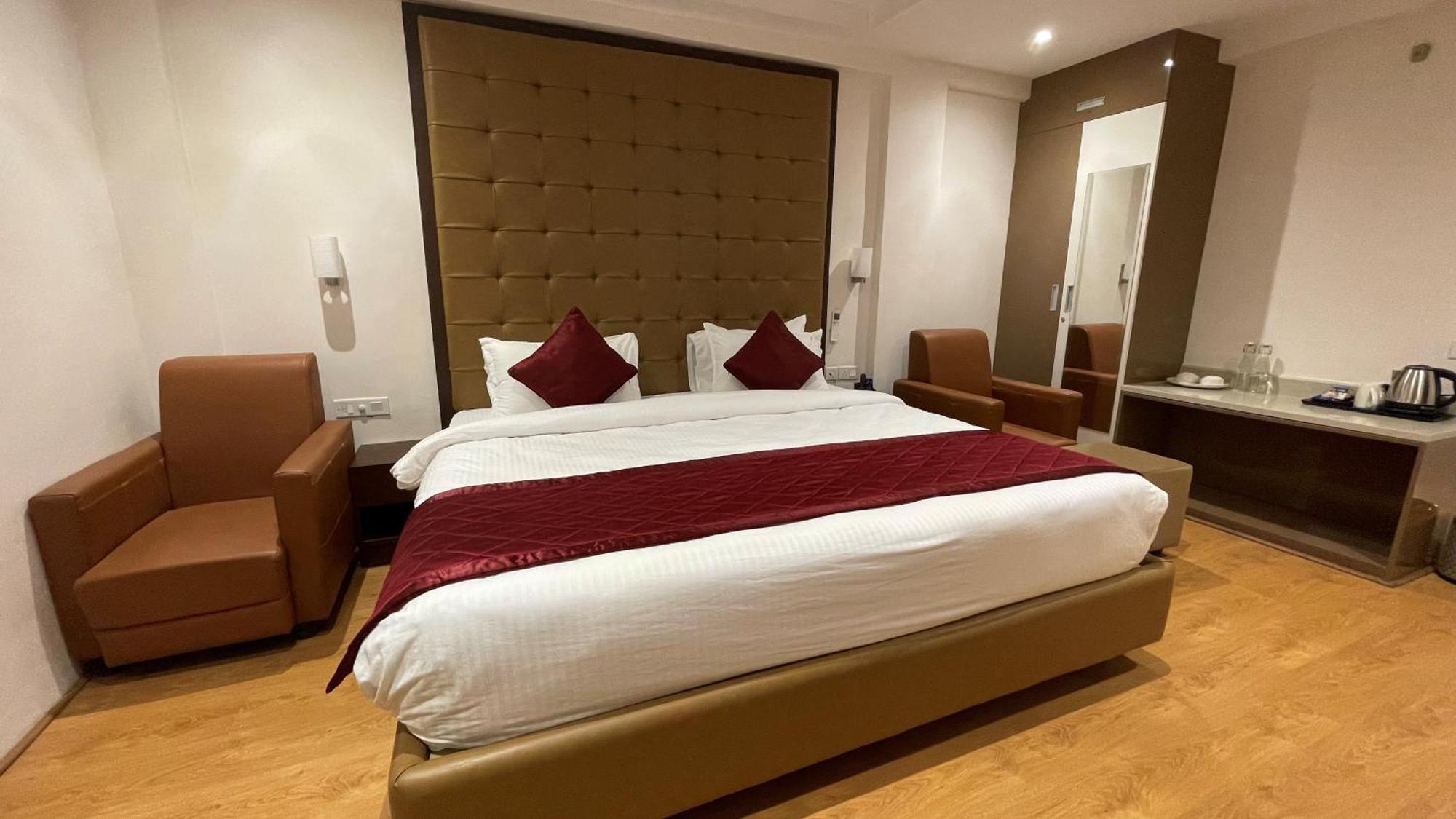 Hotel Silver Cle Hyderabad Eksteriør billede