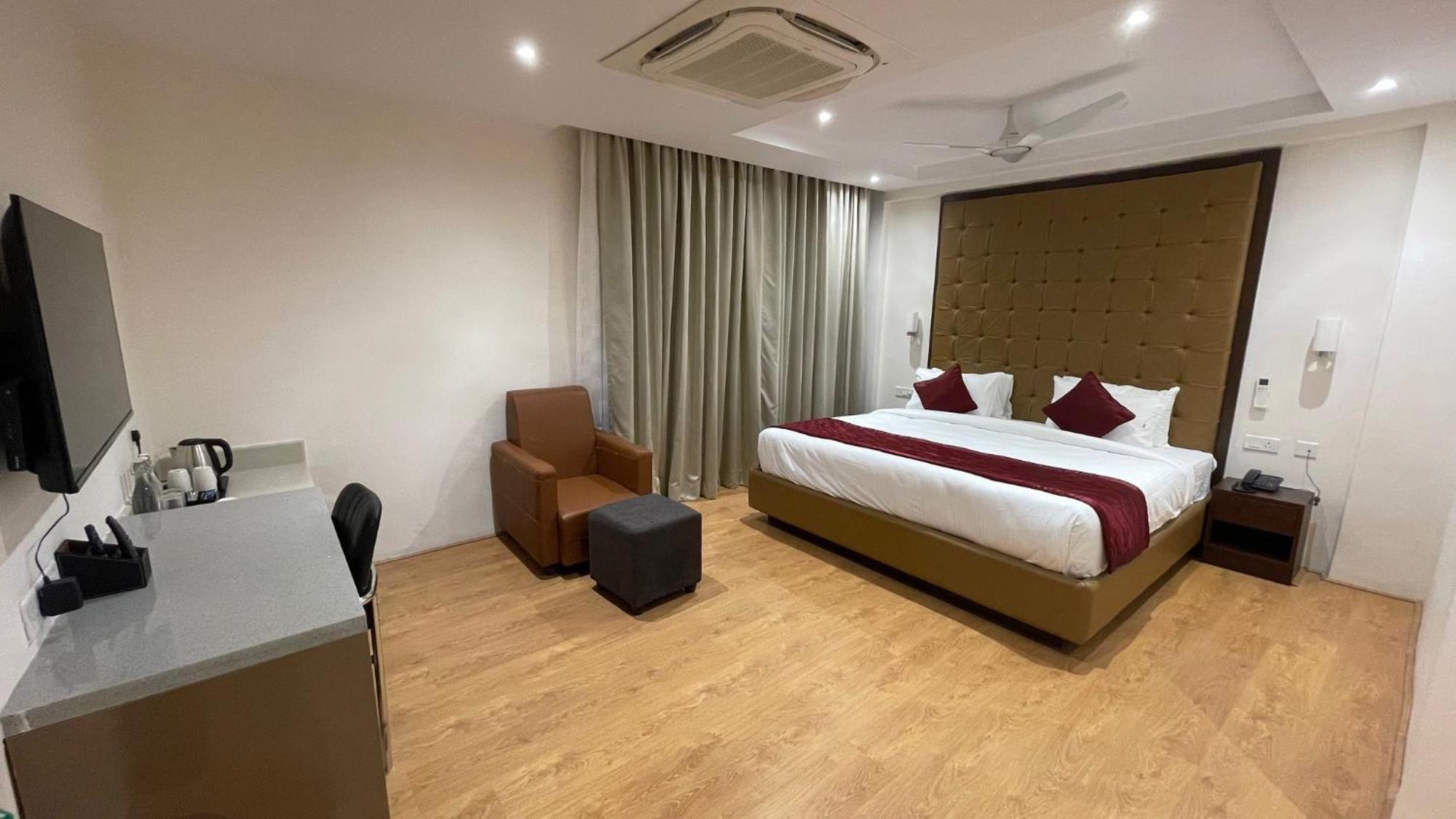 Hotel Silver Cle Hyderabad Eksteriør billede