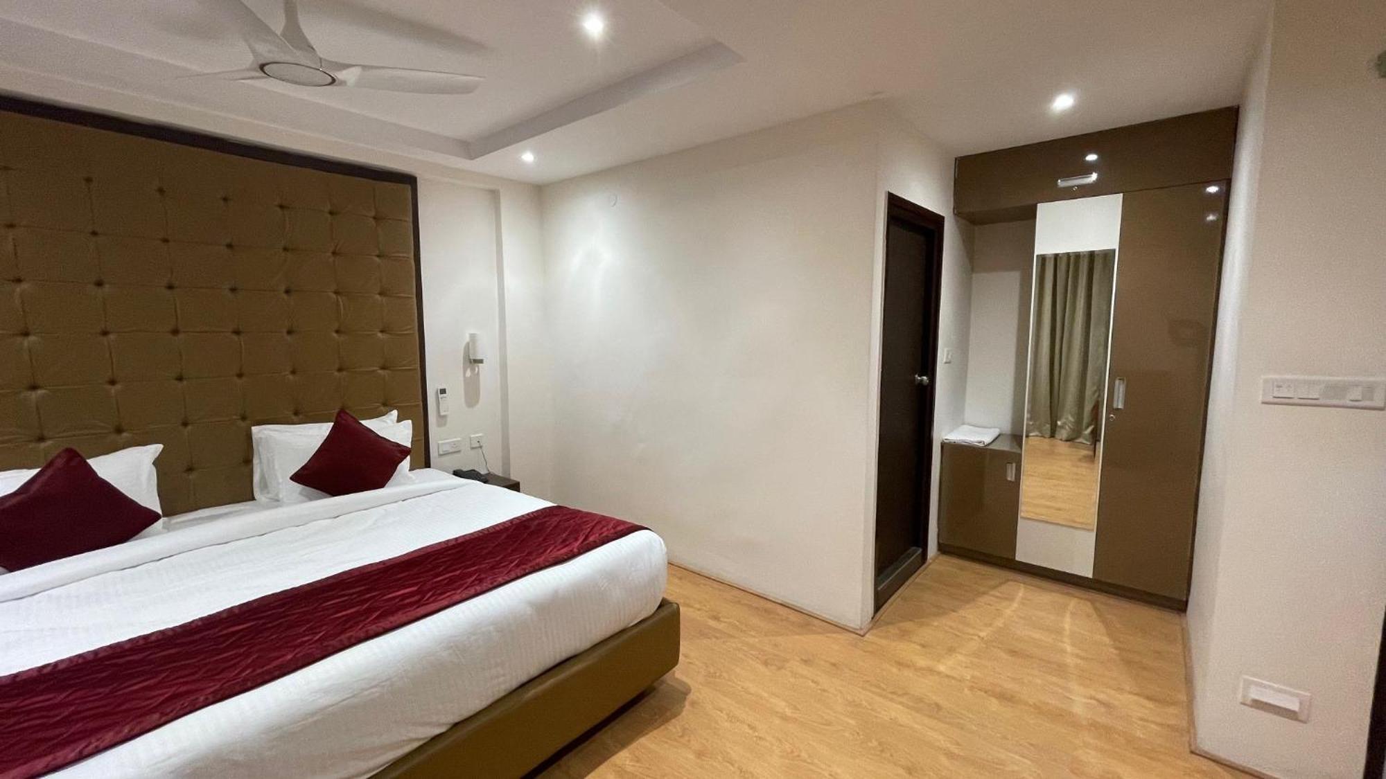 Hotel Silver Cle Hyderabad Eksteriør billede