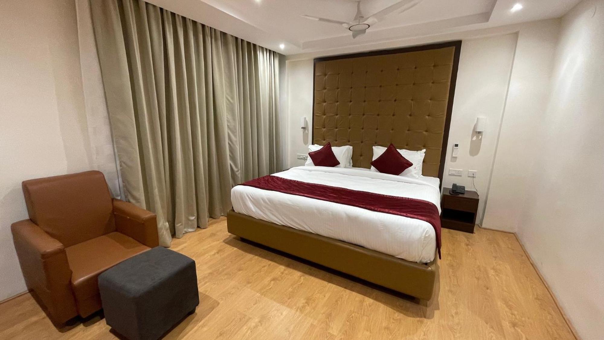 Hotel Silver Cle Hyderabad Eksteriør billede